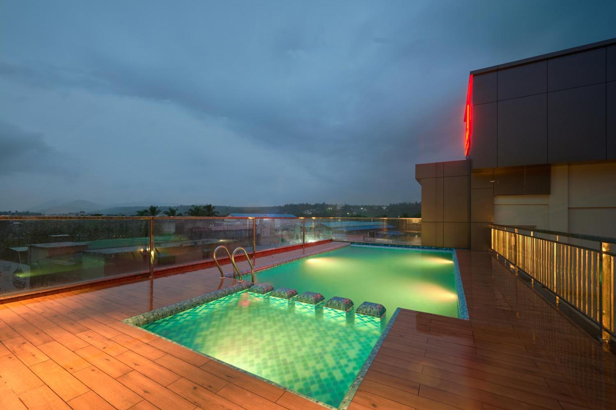 Kowju Airport Hotel Calicut Kondotty エクステリア 写真