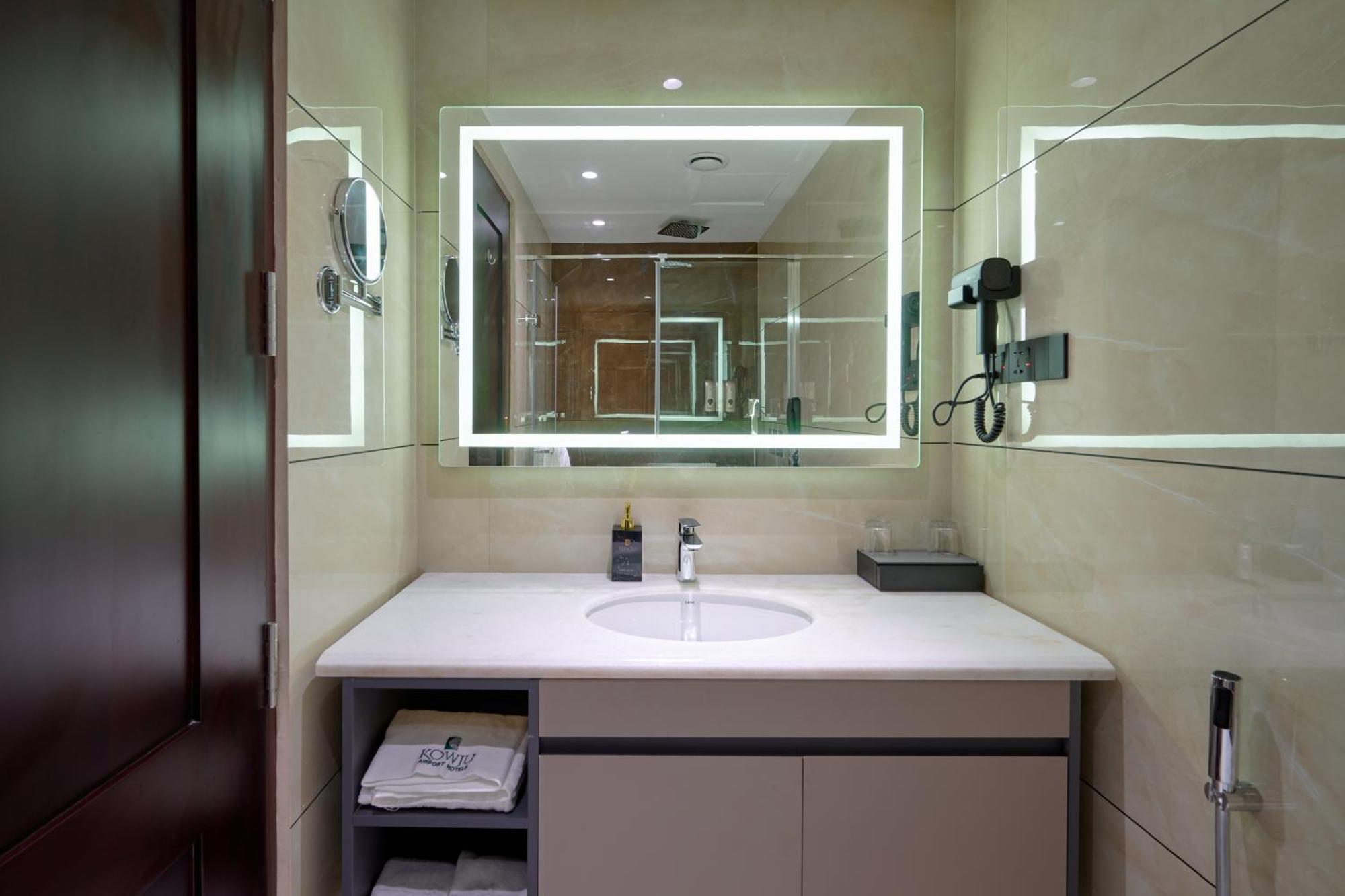 Kowju Airport Hotel Calicut Kondotty エクステリア 写真